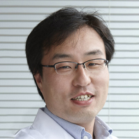 吉岡 靖雄 特任教授